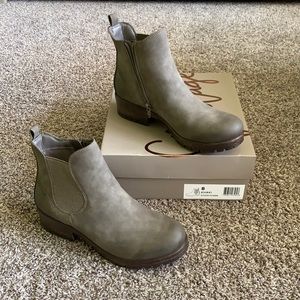 Crown Vintage Chelsea boots